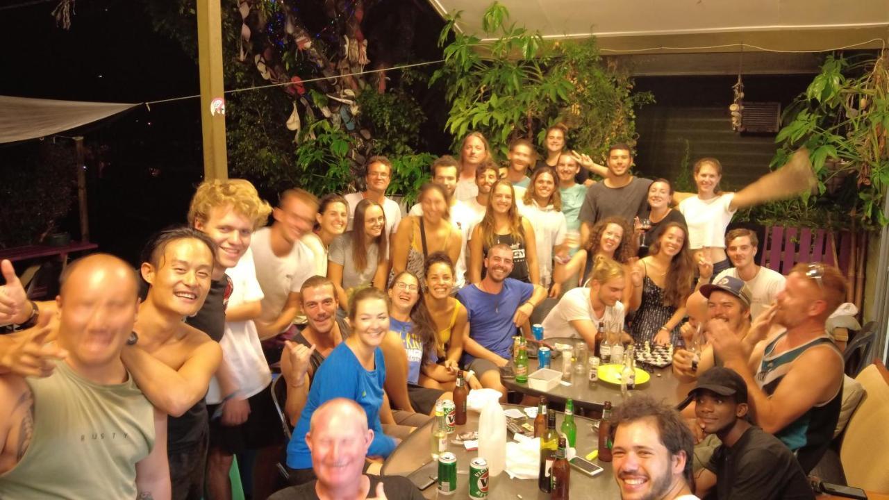 Backpackers By The Bay Vandrarhem Airlie Beach Exteriör bild