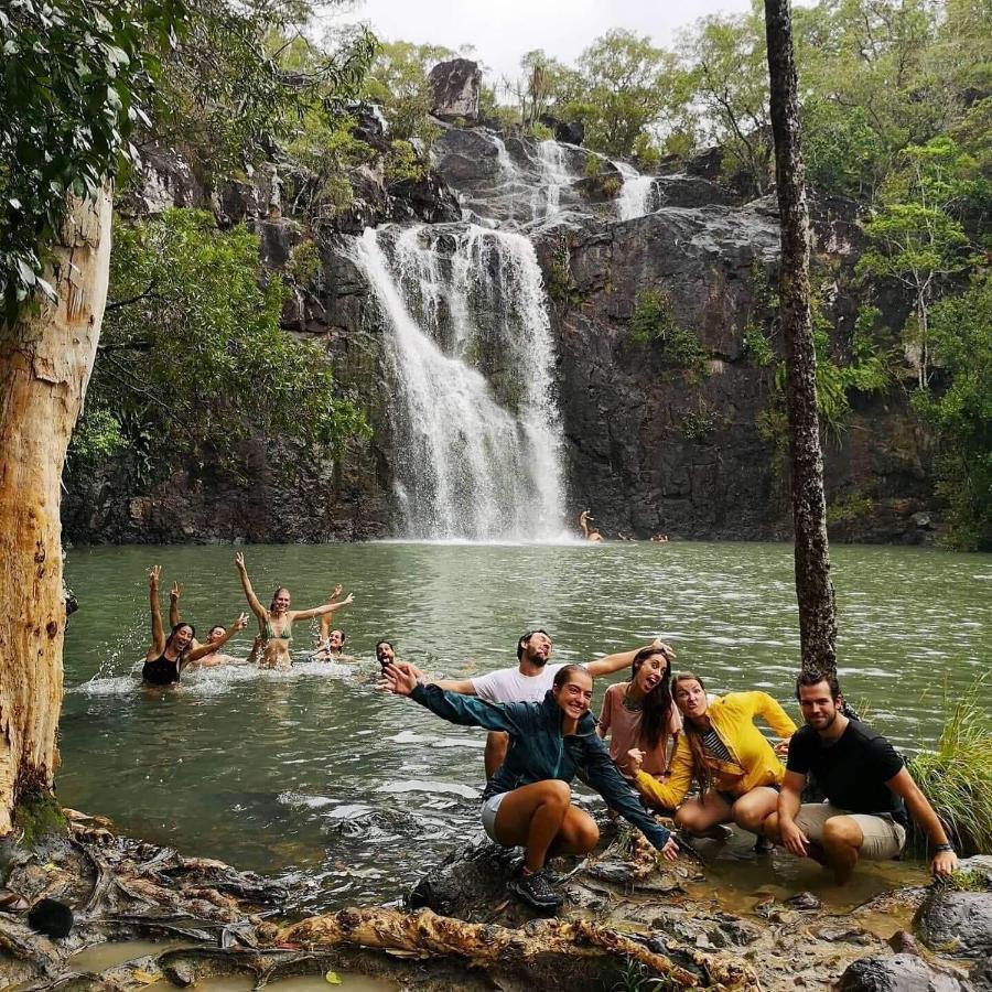 Backpackers By The Bay Vandrarhem Airlie Beach Exteriör bild
