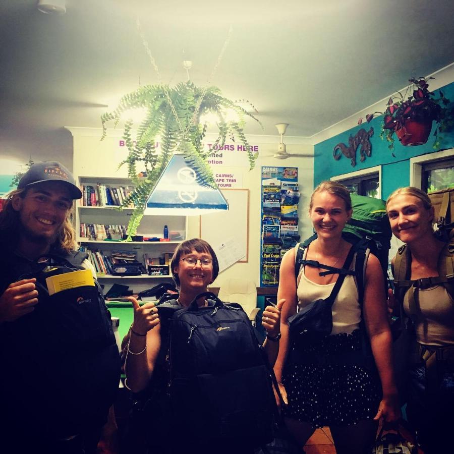 Backpackers By The Bay Vandrarhem Airlie Beach Exteriör bild