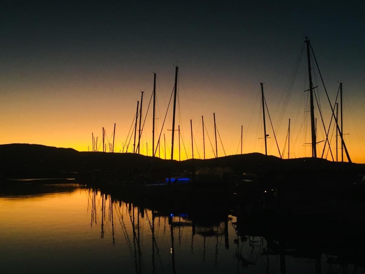 Backpackers By The Bay Vandrarhem Airlie Beach Exteriör bild