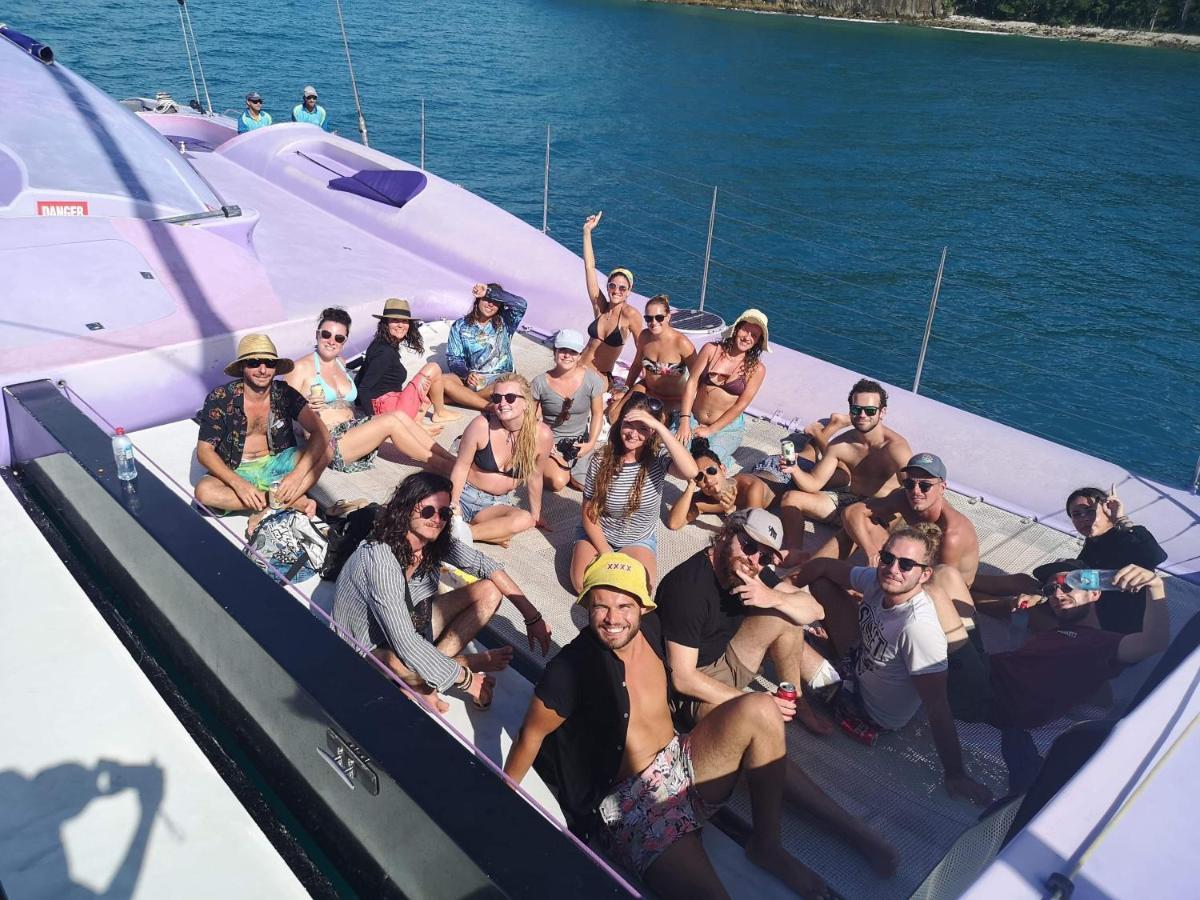 Backpackers By The Bay Vandrarhem Airlie Beach Exteriör bild