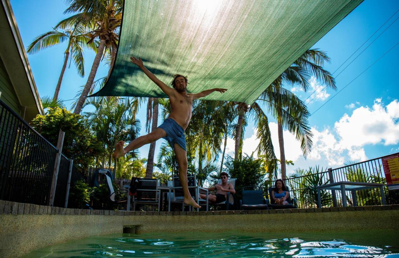 Backpackers By The Bay Vandrarhem Airlie Beach Exteriör bild
