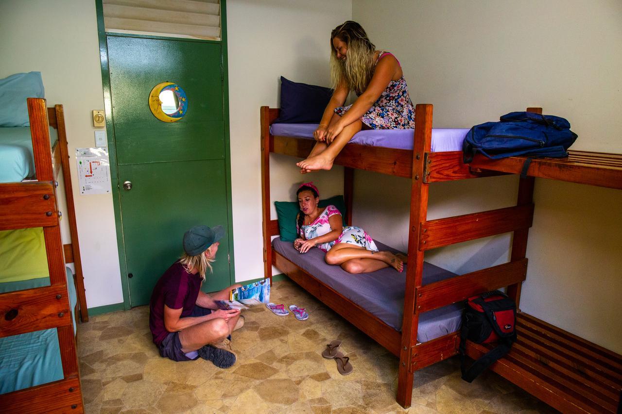 Backpackers By The Bay Vandrarhem Airlie Beach Exteriör bild
