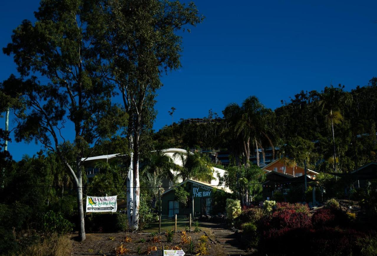 Backpackers By The Bay Vandrarhem Airlie Beach Exteriör bild